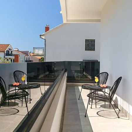 Apartment Sidro *